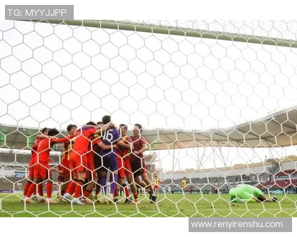 武汉足球队精英赛精彩配合解析展现团队默契与战术执行力